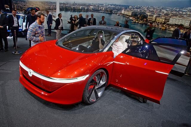 . Mit dem I.D. Vizzion zeigen die Wolfsburger, wie eine elektrische Luxuslimousine in drei bis vier Jahren aussehen könnte