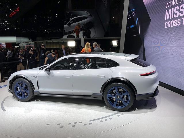 Auch ein Elektro-Crossover wird kommen: Porsche Mission E Cross Turismo