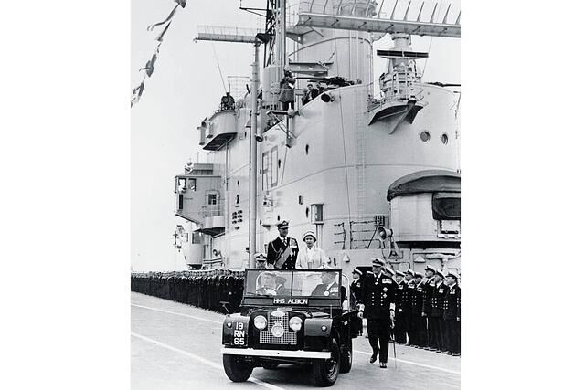Ein Land Rover Series I diente 1958 Queen Elizabeth II und Prinz Philip als Präsentationsfahrzeug