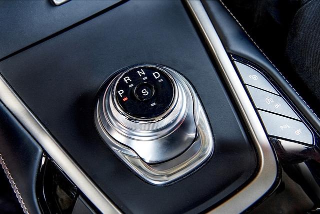 Die Ford S Max Achtgangautomatik schaltet schnell und geschmeidig