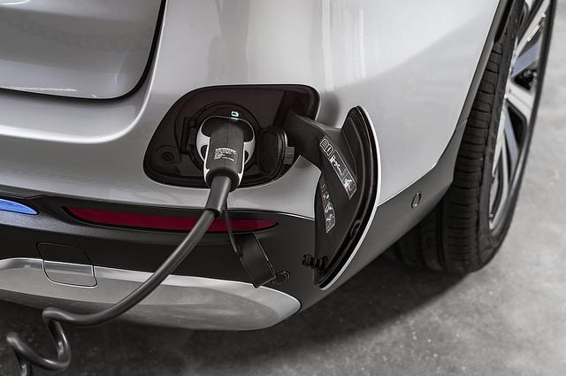 Mercedes GLC F-Cell - hier wird der Strom des Akkupakets nachgeladeb