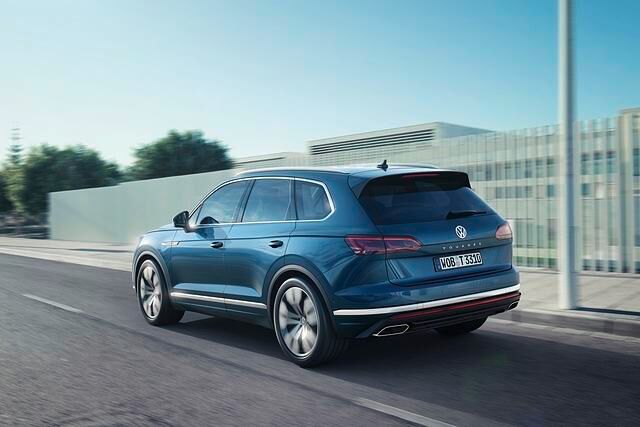 Komfortabler Reisewagen, bärenstarke Zugmaschine, leichtfüßiger Geländegänger – der VW Touareg hat sich seit seiner Premiere 2002 im Segment der Oberklasse-SUV festgesetzt