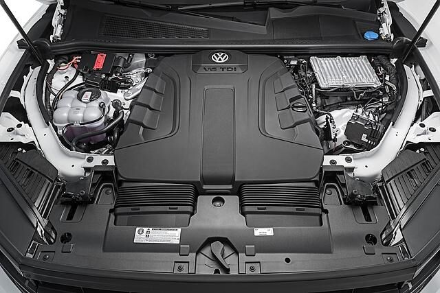 Die Motorenpalette rollt VW erst nach und nach aus: Los geht es mit zwei Sechszylinder-Diesel mit 170 kW / 231 und 210 kW / 286 PS