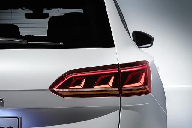 Die Rückleuchten erinnern an andere VW-Modelle
