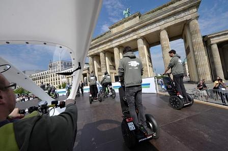 Für Testrunden bietet sich das Gelände des stillgelegten Flughafens an.