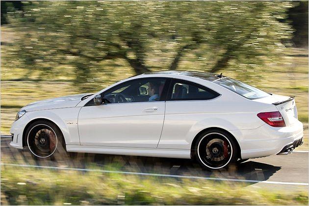 Serienmäßig geht es in 4,4 Sekunden von null auf 100 km/h