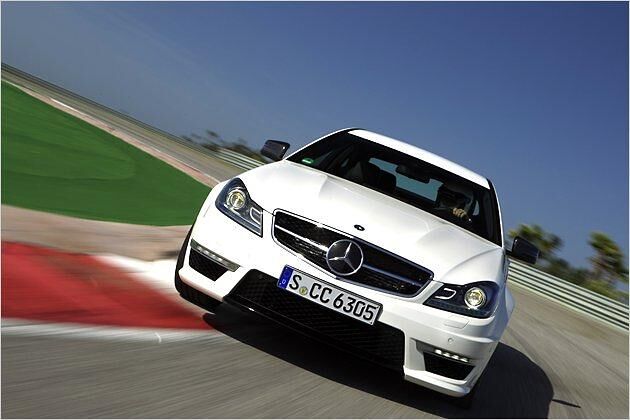 Dank neuem Fahrwerk mit ausgesucht guter Kurven-Performance unterwegs: Das neue C 63 AMG Coupé