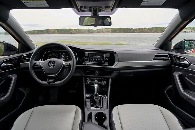 Es gibt als Alternative zum Handschalter keine Doppelkupplung mehr, sondern die erste Achtgang-Automatik bei VW