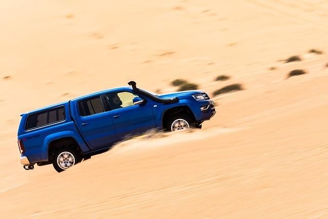 Die stetige Überwachung durch Radarfallen hält auch das Temperament unseres Amarok-Konvois im Zaum