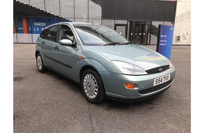 In der zivilen Variante sah die ab 1998 produzierte, erste Generation des Ford Focus nicht ganz so spektakulär wie die Rallye-Variante aus