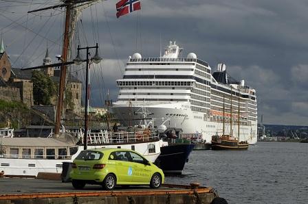 Mercedes Fuel-Cell World Tour 2011