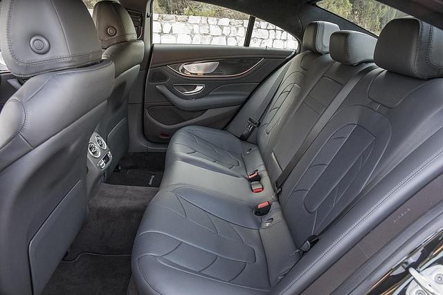 Hinten ist im Mercedes-AMG CLS 53 4MATIC Platz - aber nicht üppig