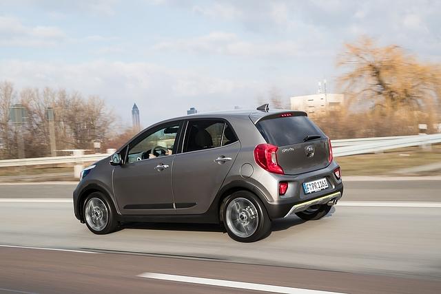 Die Karosserie des Kia Picanto X-Line liegt um 1,5 Zentimeter höher