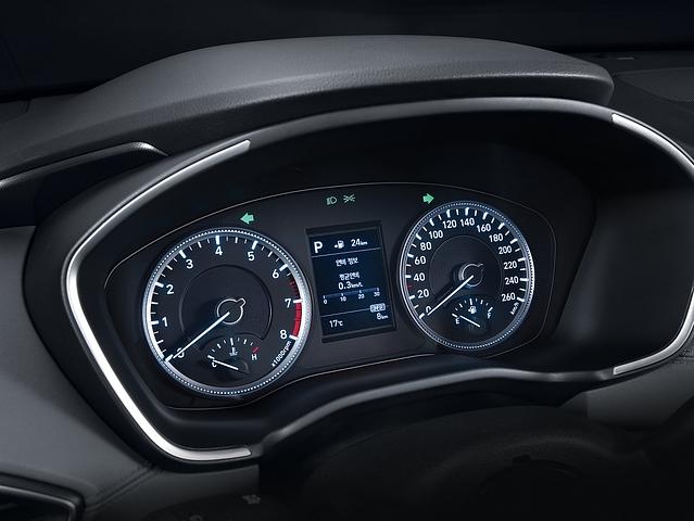 Hyundai Santa Fe 2018 - neutrale, blasse Instrumente