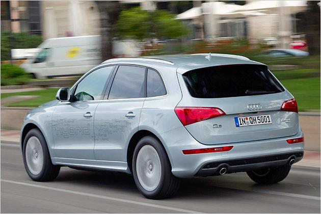 Ohne die PR-Beklebung wäre der Hybrid-Q5 nicht vom normalen Modell zu unterscheiden