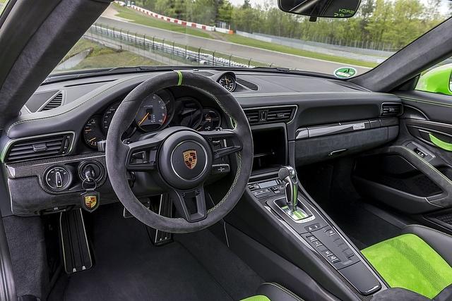 Das Cockpit des neuen Porsche 911 GT3 RS.