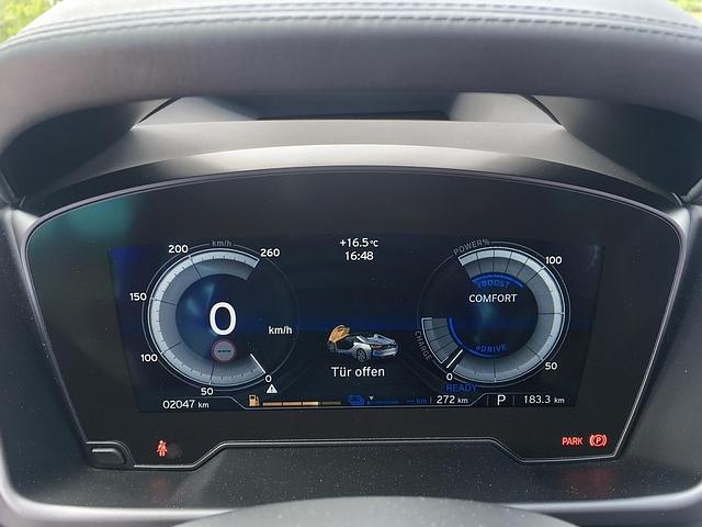 Frei konfigurierbar: Das Zentralinstrument im BMW i8 Roadster