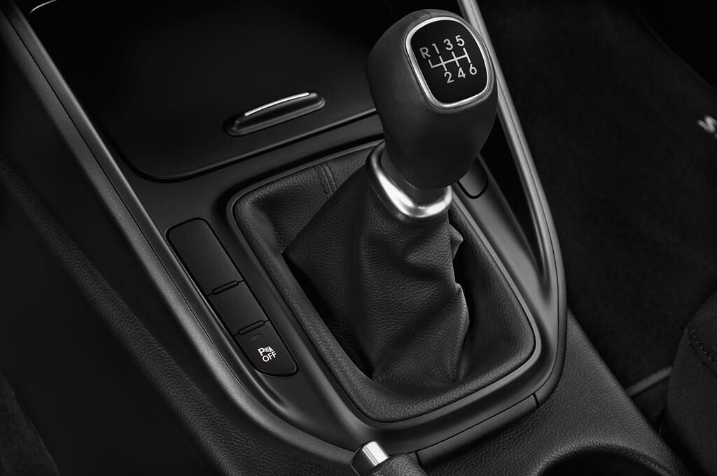Kia Carens (Baujahr 2015) Edition 7 5 Türen Schalthebel
