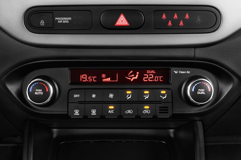Kia Carens (Baujahr 2015) Edition 7 5 Türen Temperatur und Klimaanlage