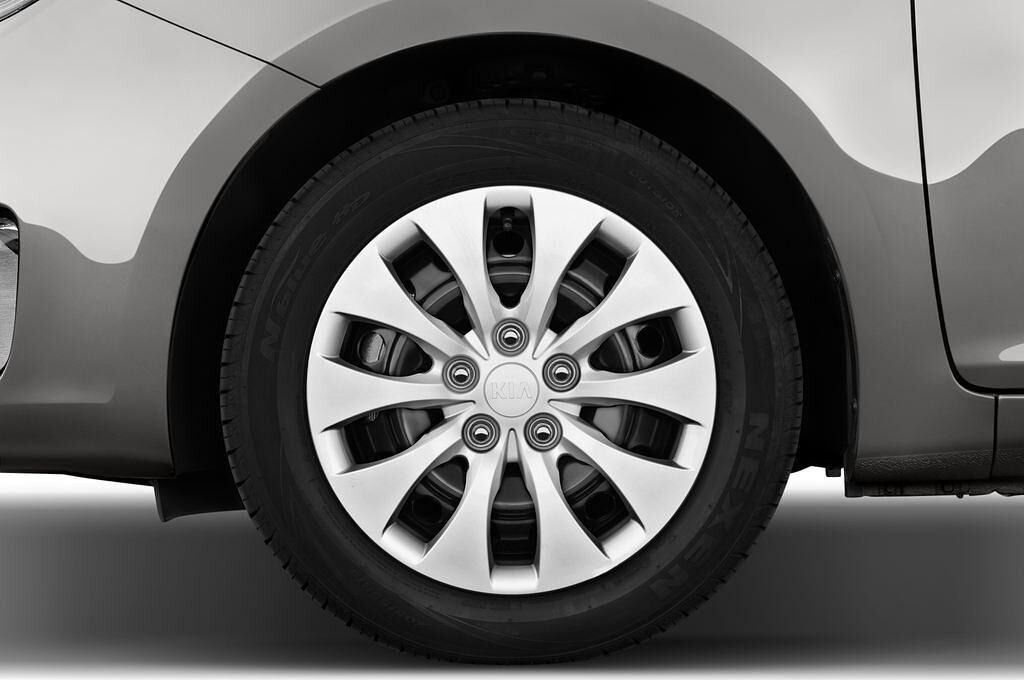 Kia Carens (Baujahr 2015) Edition 7 5 Türen Reifen und Felge