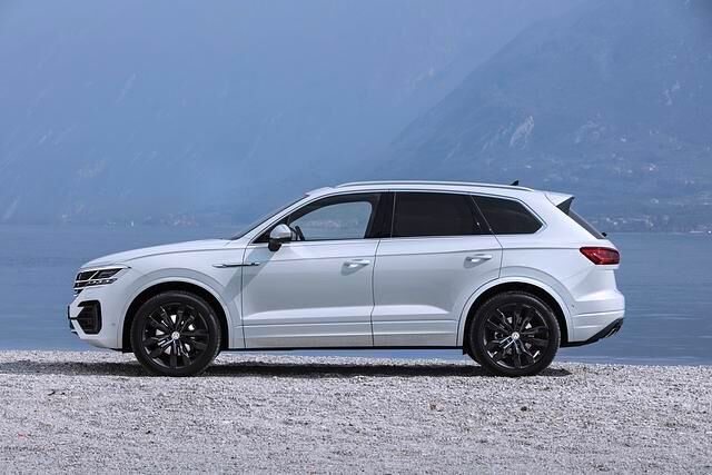 Der Touareg ist um weitere 8 Zentimeter auf 4,88 Meter in der Länge gewachsen