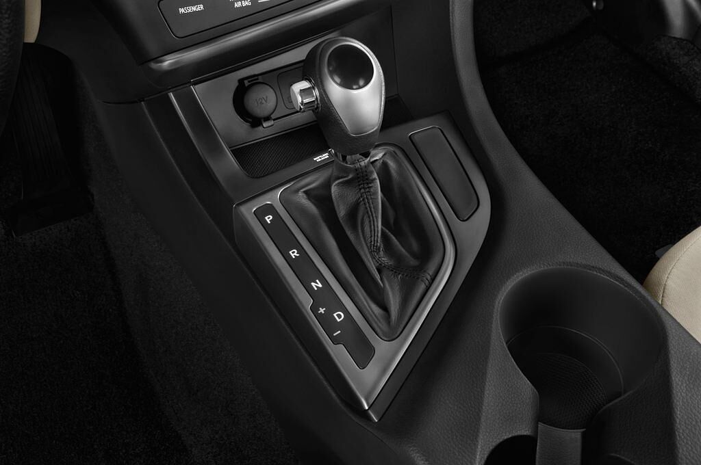 Kia Optima (Baujahr 2012) Attract 4 Türen Schalthebel
