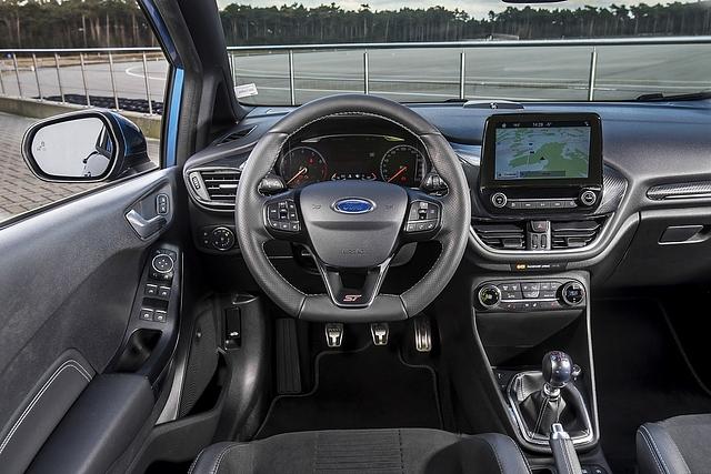Das Cockpit ist moderner als bisher