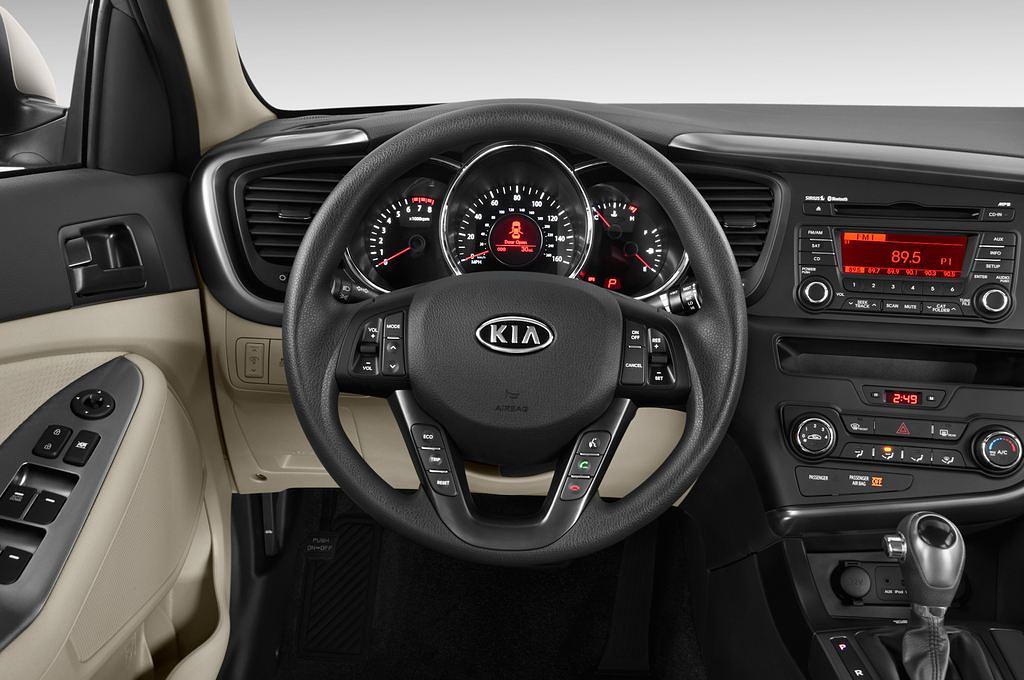 Kia Optima (Baujahr 2012) Attract 4 Türen Lenkrad