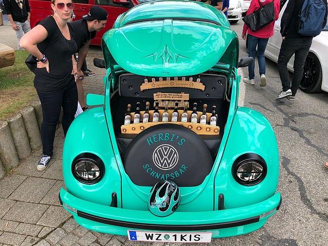 Eine Schnapsbar gehört selbstverständlich zum GTI-Treffen