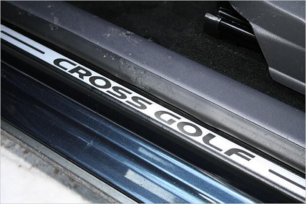 Der CrossGolf-Schriftzug ziert die Einstiegsleisten