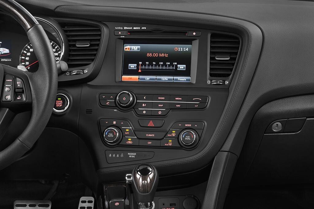 Kia Optima (Baujahr 2013) Attract 4 Türen Mittelkonsole