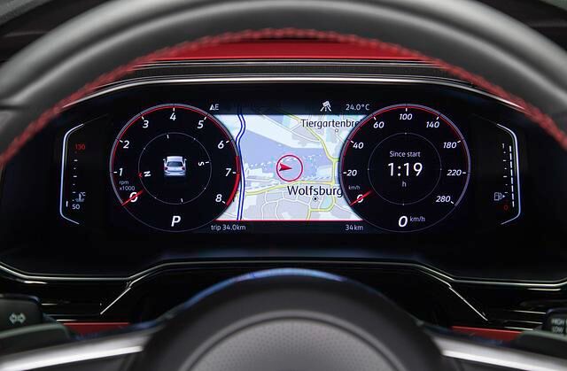 Das optionale "Active Info Display“ wartet mit GTI-spezifischer Grafik auf
