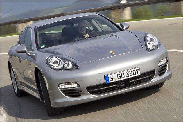 7,1 Liter Super Plus sollen dem Panamera S Hybrid auf 100 Kilometer im Schnitt reichen - in unserem Test waren es laut Bordcomputer immer noch manierliche 7,8 Liter