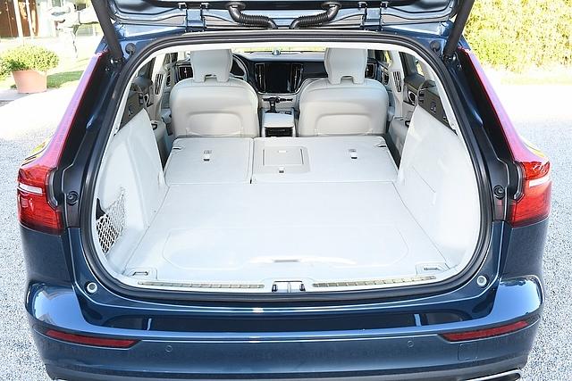 Da freut sich vor allem der Hundebesitzer: Volvo V60 mit hellem Interieur