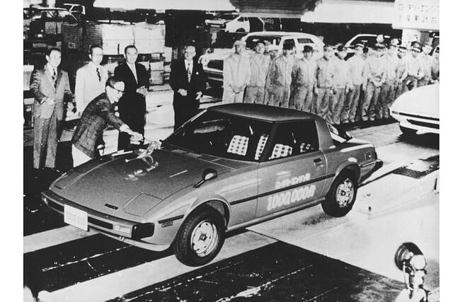 Schon kurz nach Serienanlauf des RX-7 legte er alle japanische Zurückhaltung ab und ließ anlässlich einer Million Wankelmotoren medienwirksam die Champagnerkorken knallen