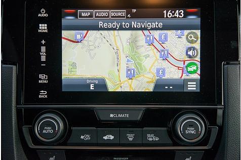 Die Grafik des Navigationssystems ist altbacken, aber sie erfüllt ihren Zweck