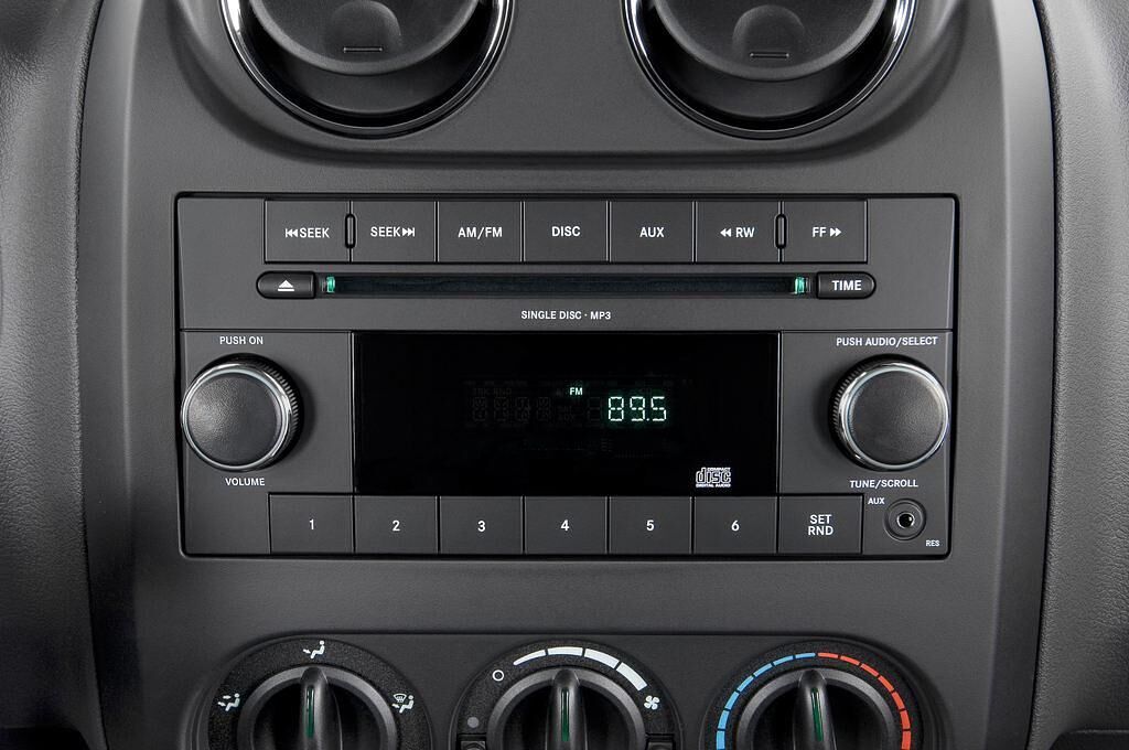 Jeep Patriot (Baujahr 2010) Sport 5 Türen Radio und Infotainmentsystem
