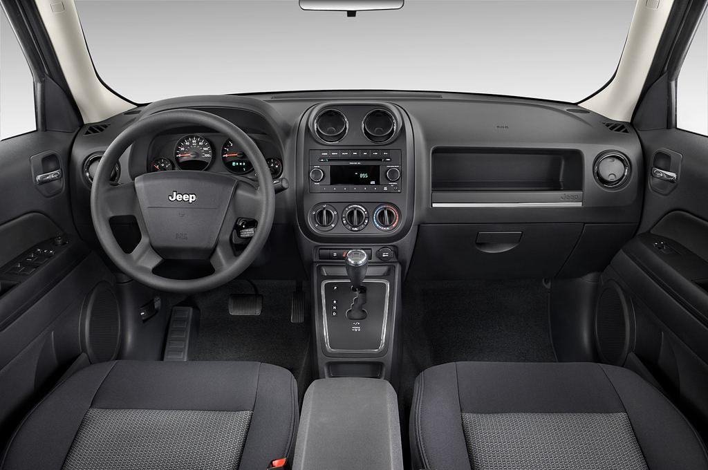 Jeep Patriot (Baujahr 2010) Sport 5 Türen Cockpit und Innenraum