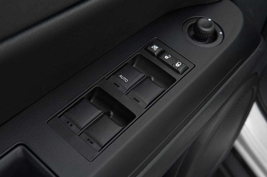 Jeep Patriot (Baujahr 2010) Sport 5 Türen Bedienungselemente Tür