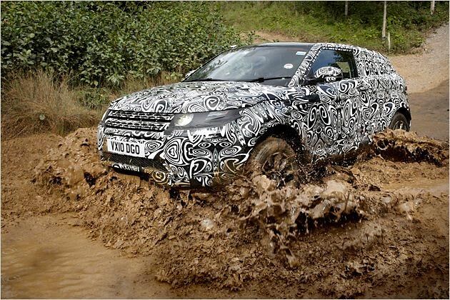 Land Rover möchte immer das geländefähigste Fahrzeug der jeweiligen Klasse bauen. Deshalb bekommt der Range Rover Evoque das Terrain-Response-System des Land Rover Freelander