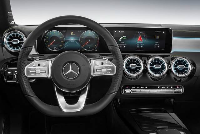 In der neuen A-Klasse setzt Mercedes auf Displayanzeigen