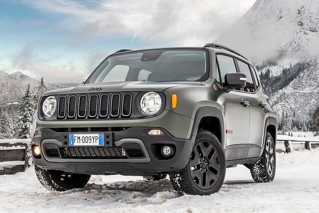 Mit Allrad stellt der Renegade gerne auch praktisch unter Beweis, dass er sich hinter den anderen Jeep-Modellen nicht zu verstecken braucht