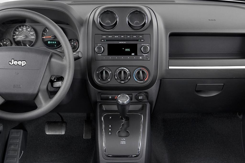 Jeep Patriot (Baujahr 2010) Sport 5 Türen Mittelkonsole