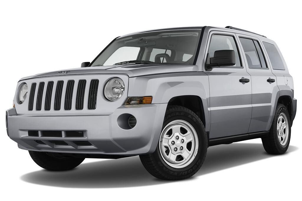 Jeep Patriot (Baujahr 2010) Sport 5 Türen seitlich vorne mit Felge