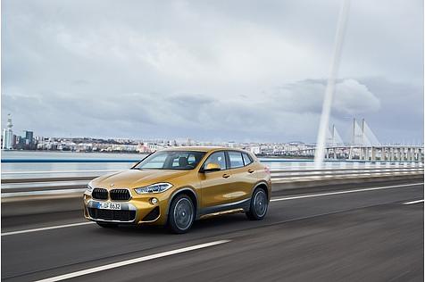 Beim BMW X2 gibt es ein echtes Head-Up-Display