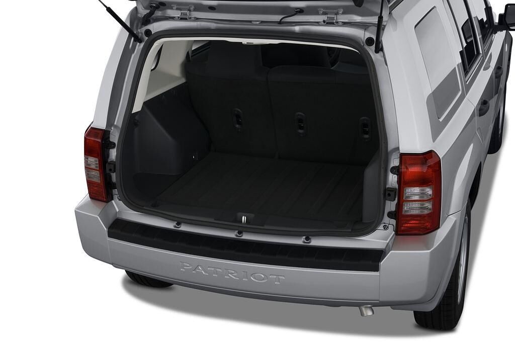 Jeep Patriot (Baujahr 2010) Sport 5 Türen Kofferraum