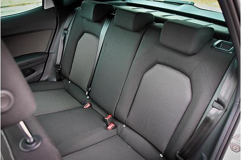 Auch im Fond des Seat Arona TDI gibt es ein ordentliches Platzangebot