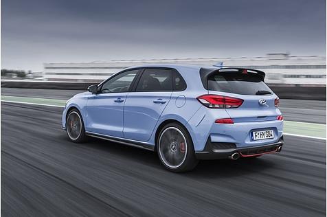 Der Hyundai i30 N Performance hat eine elektronisch geregelte Differentialsperre, einen Sportauspuff und kräftige, standfeste Bremsen