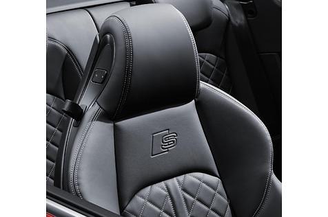 Audi S5 Cabrio mit bequemen Sportsitzen und zu kurzen Kopfstützen