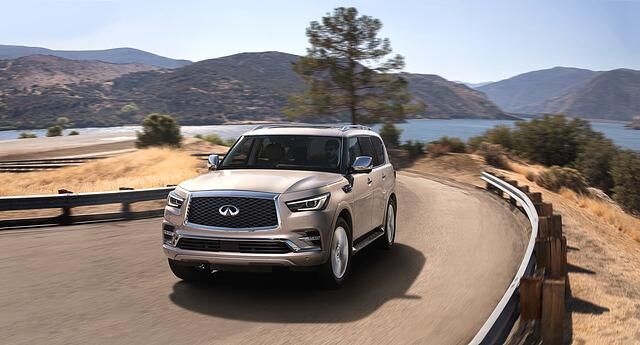Nach der Formel „Großes Auto, großer Motor“ montiert Infiniti im QX80 einen standesgemäßen V8-Direkteinspritzer